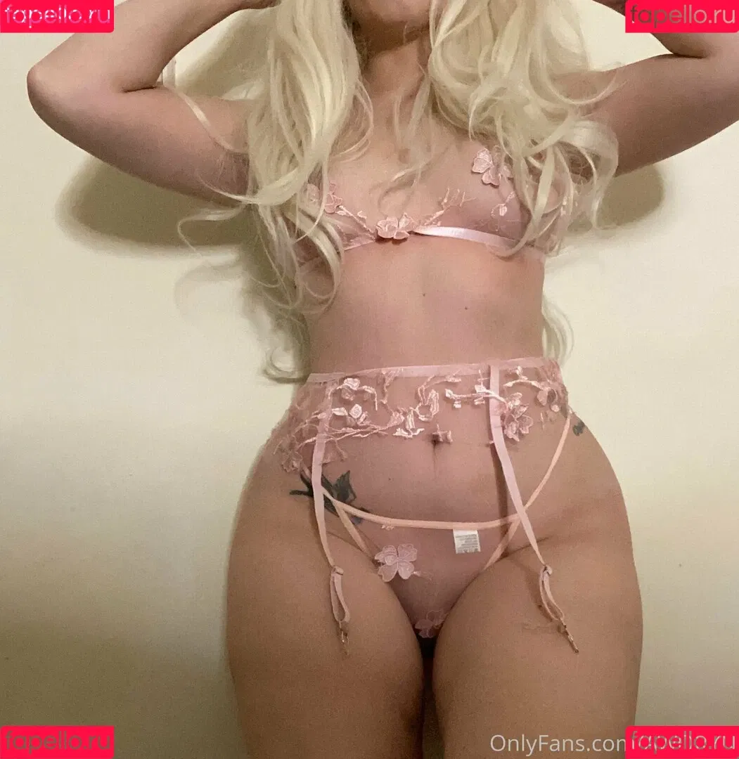 Aworyn Onlyfans Photo Gallery 