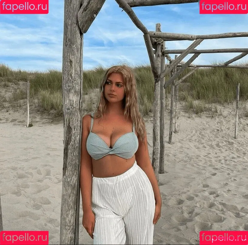leasophie_official98 Onlyfans Photo Gallery 