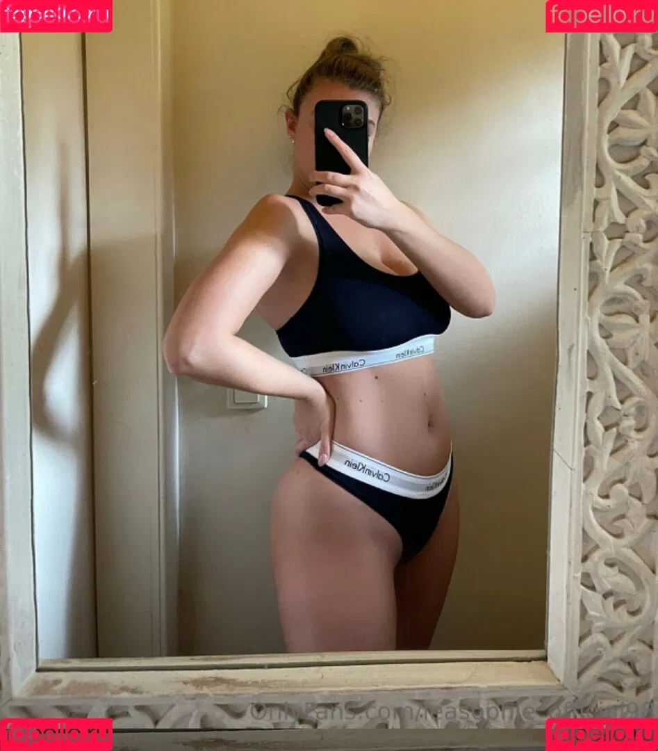 leasophie_official98 Onlyfans Photo Gallery 
