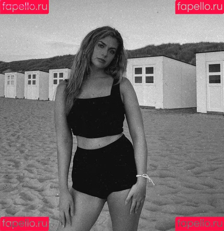 leasophie_official98 Onlyfans Photo Gallery 