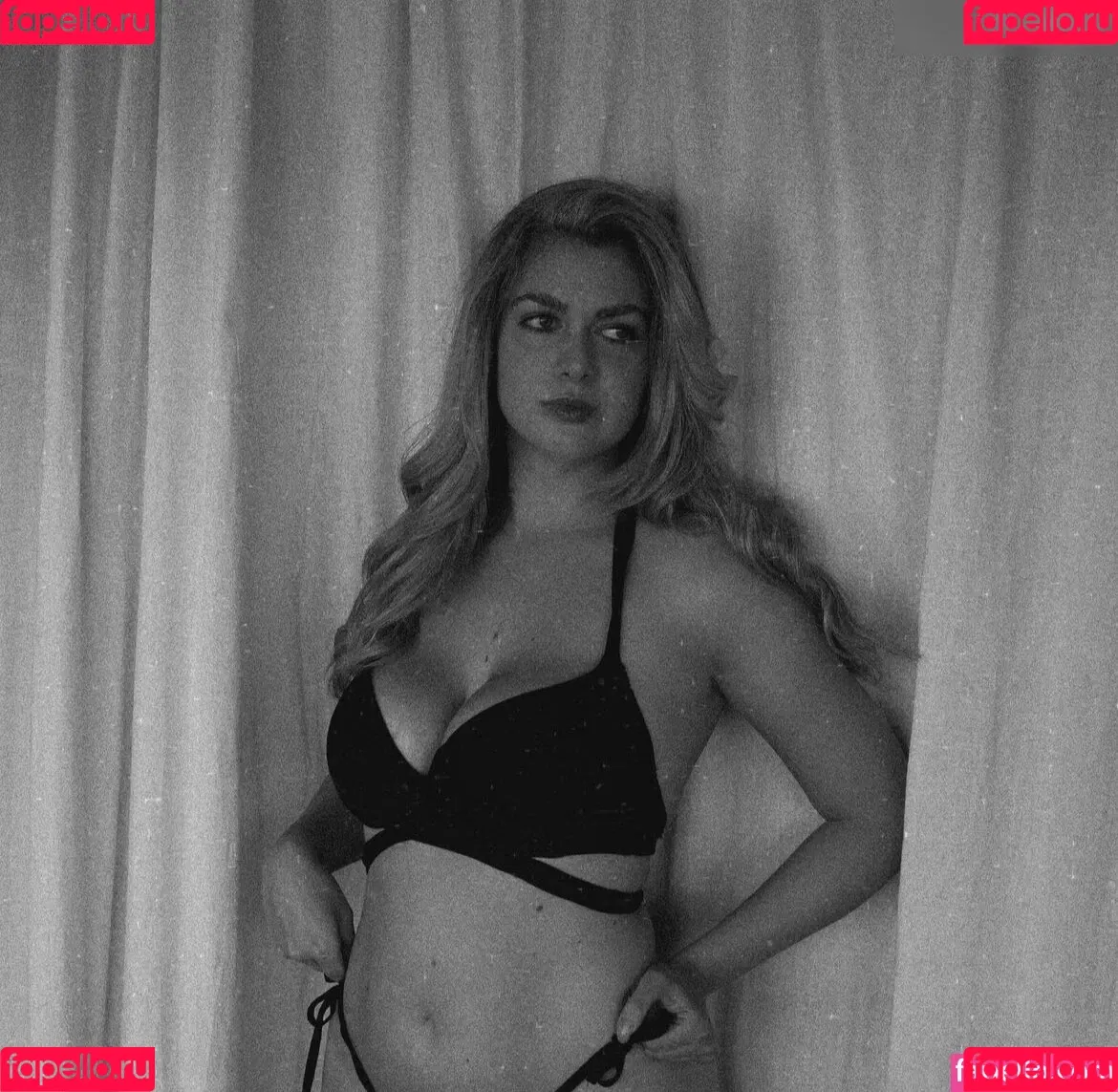 leasophie_official98 Onlyfans Photo Gallery 