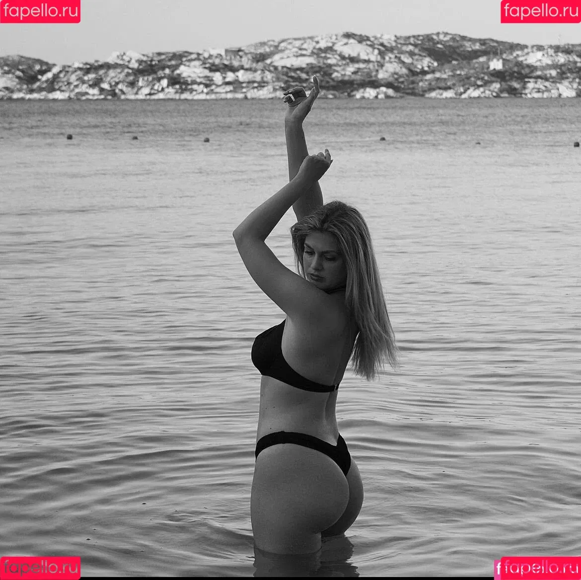 leasophie_official98 Onlyfans Photo Gallery 