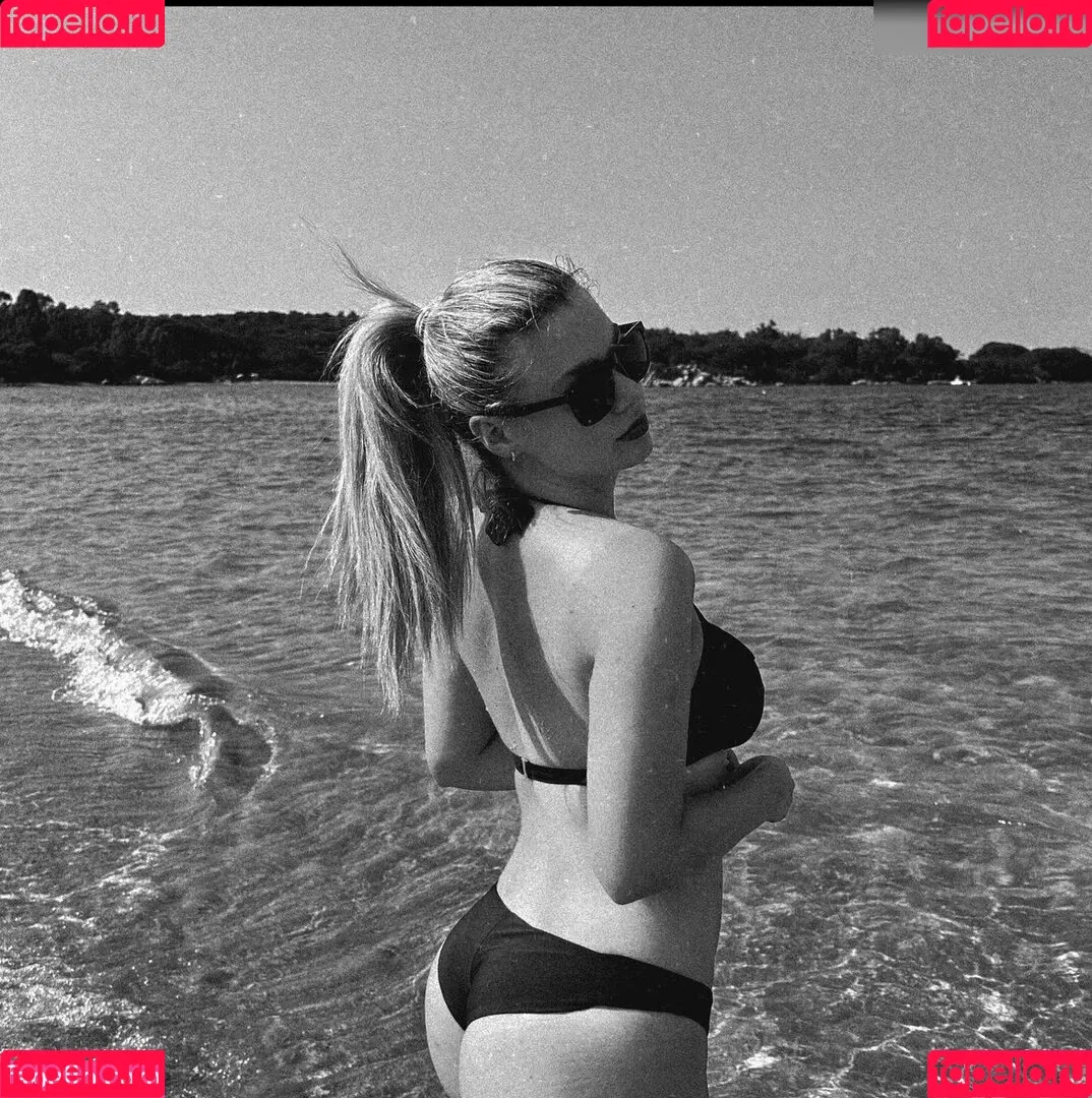 leasophie_official98 Onlyfans Photo Gallery 