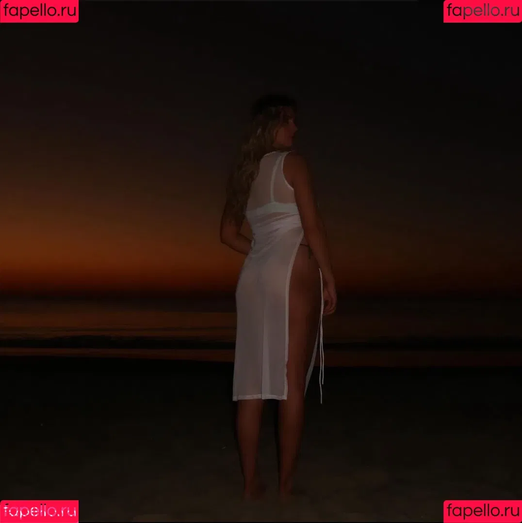 leasophie_official98 Onlyfans Photo Gallery 