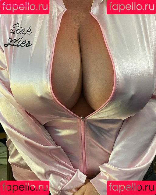 Busty38HH Onlyfans Photo Gallery 