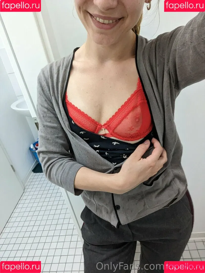 Leovina Onlyfans Photo Gallery 