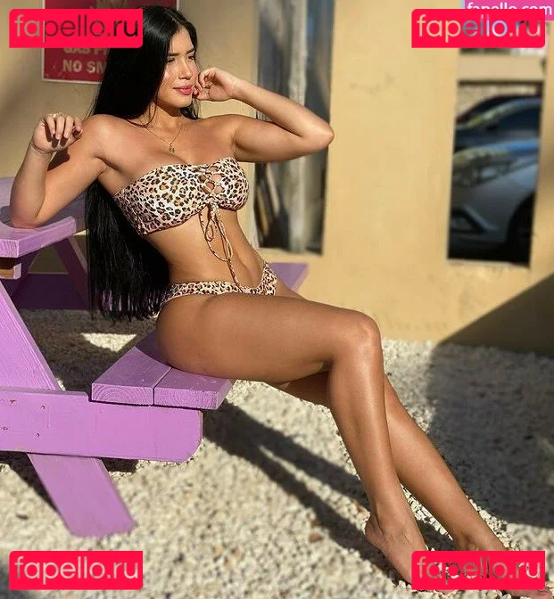 Roxana Ventura Onlyfans Photo Gallery 