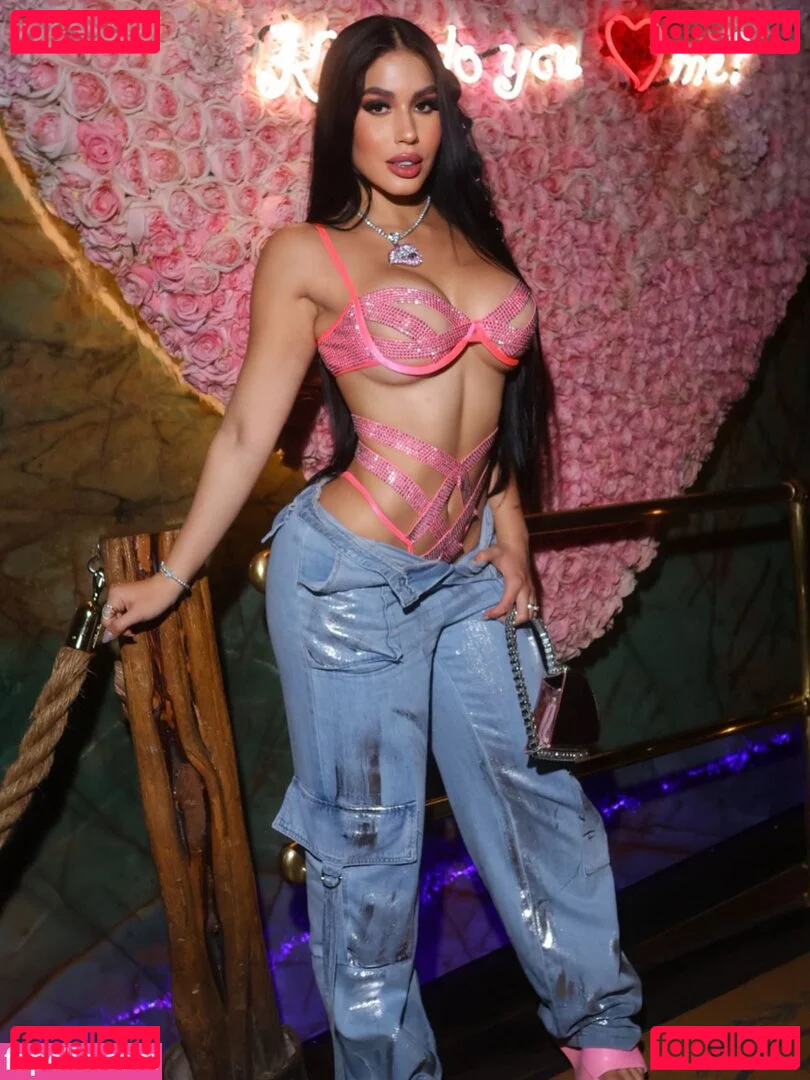 Roxana Ventura Onlyfans Photo Gallery 