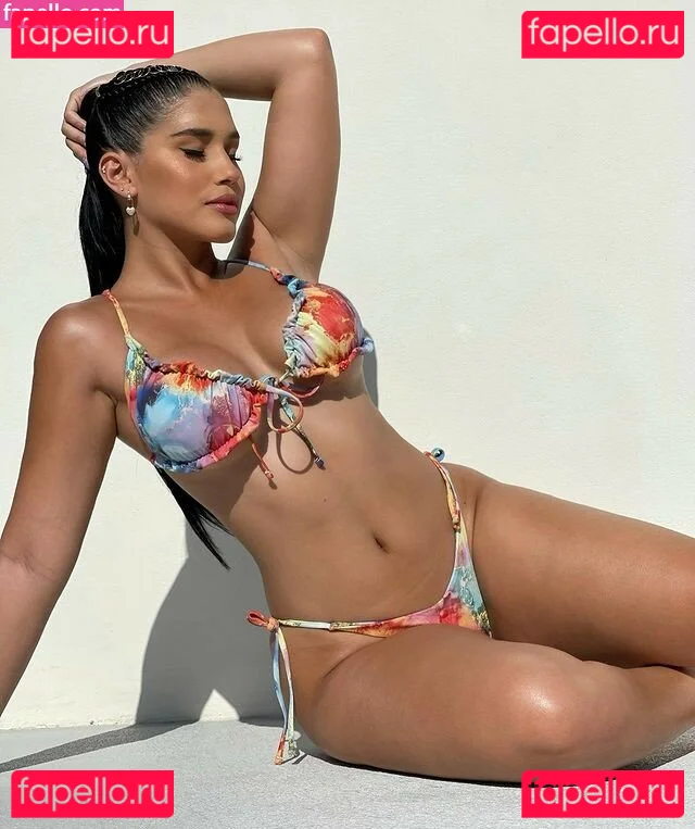 Roxana Ventura Onlyfans Photo Gallery 