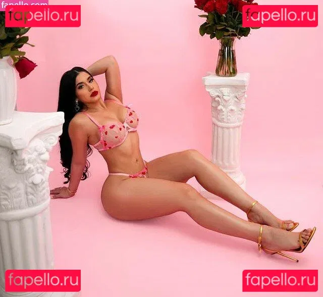 Roxana Ventura Onlyfans Photo Gallery 