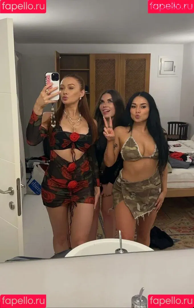 Elz The Witch Onlyfans Photo Gallery 