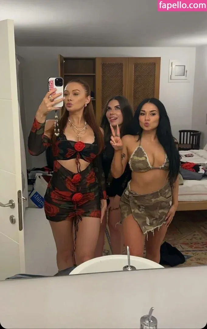 Elz The Witch Onlyfans Photo Gallery 