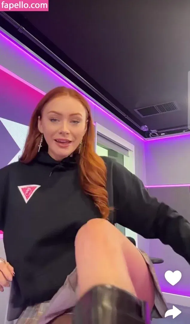 Elz The Witch Onlyfans Photo Gallery 