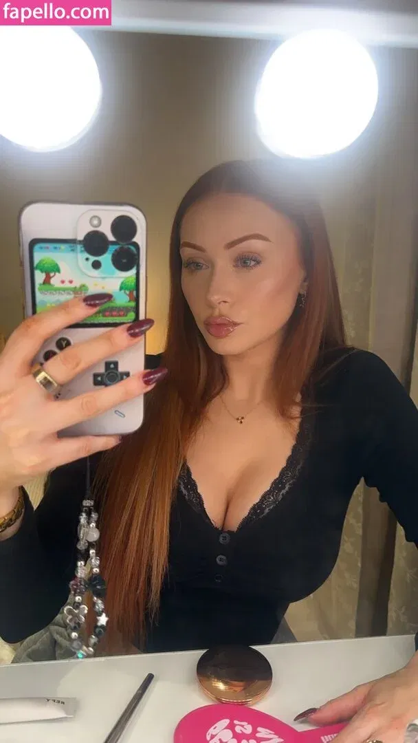 Elz The Witch Onlyfans Photo Gallery 