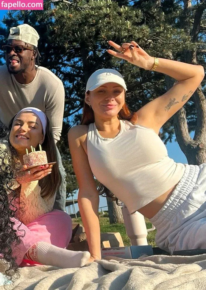 Elz The Witch Onlyfans Photo Gallery 