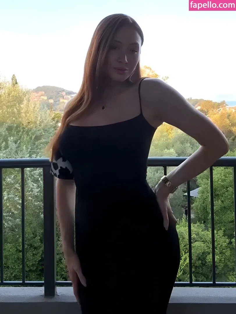 Elz The Witch Onlyfans Photo Gallery 