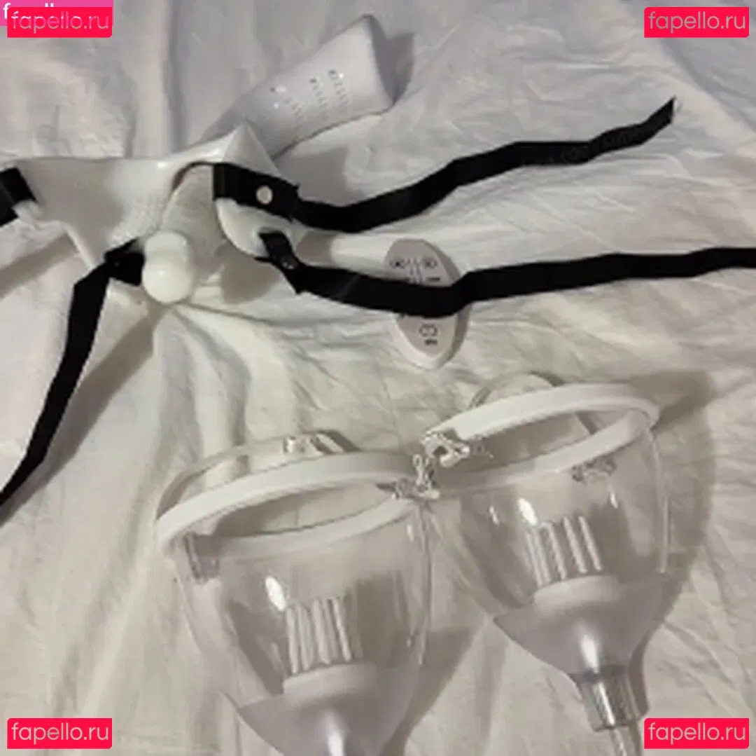 chungwall Onlyfans Photo Gallery 