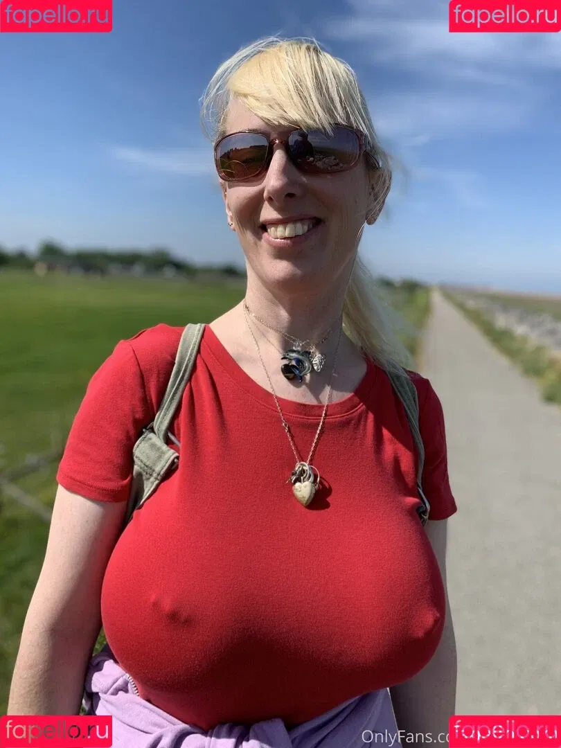 BoltOnWife Onlyfans Photo Gallery 