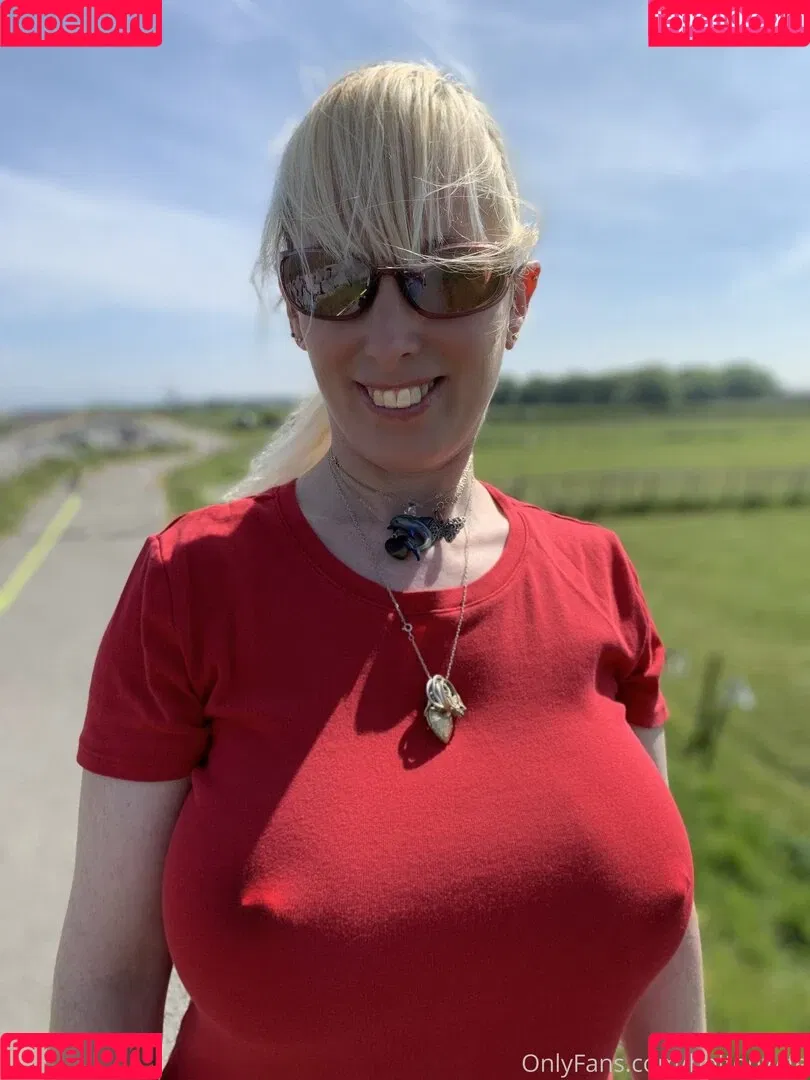 BoltOnWife Onlyfans Photo Gallery 