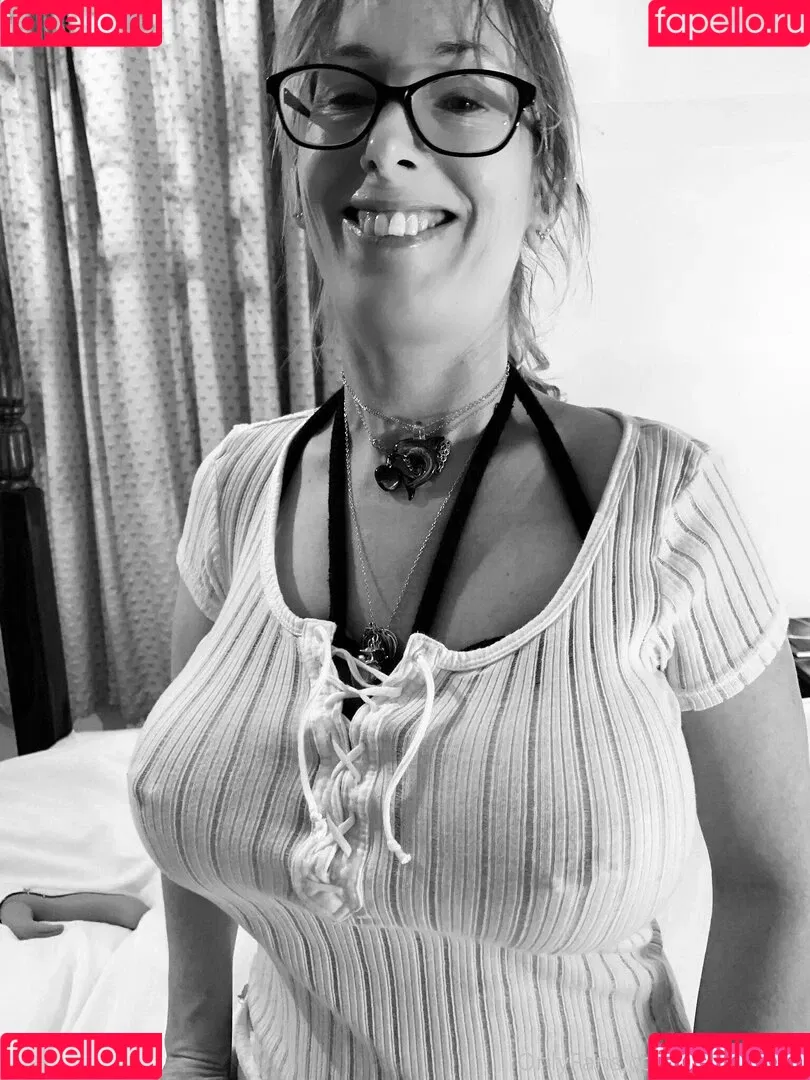BoltOnWife Onlyfans Photo Gallery 