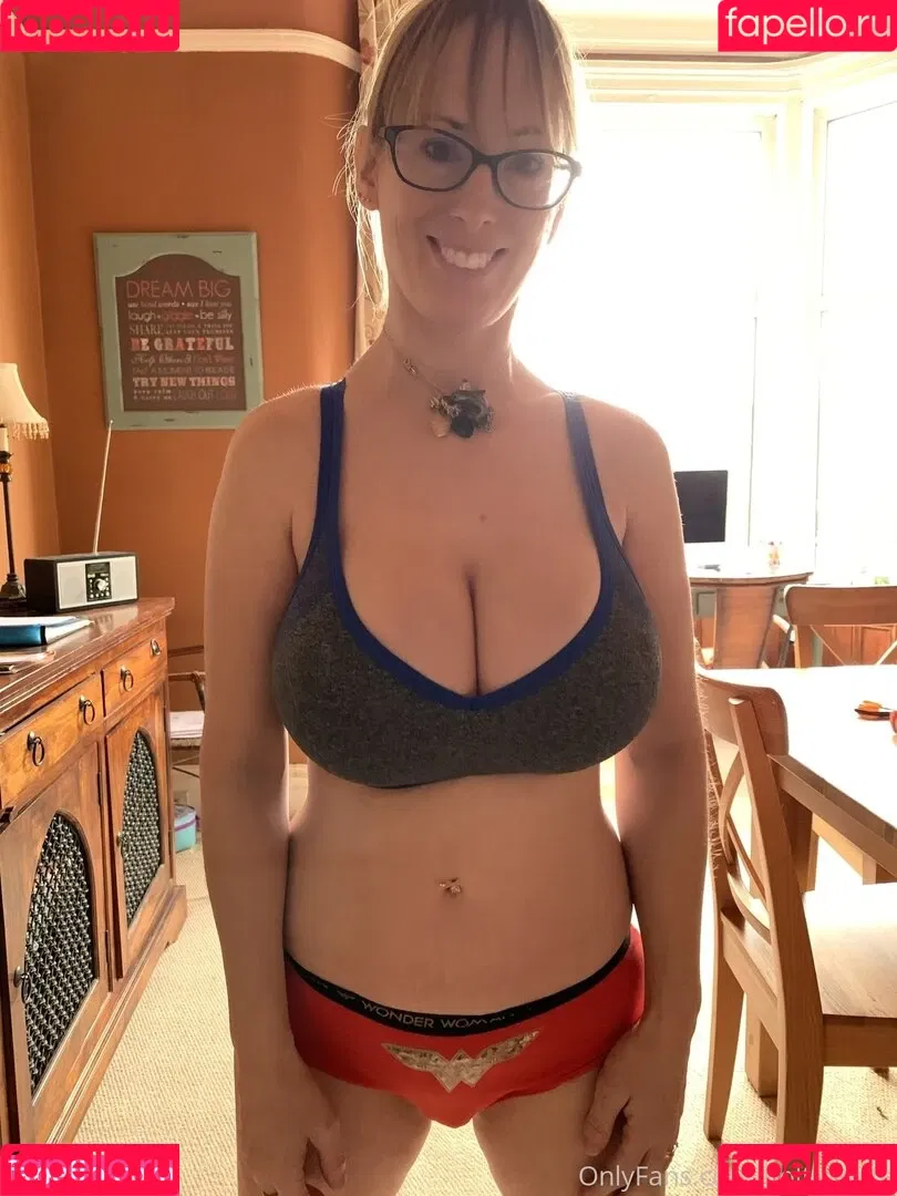 BoltOnWife Onlyfans Photo Gallery 