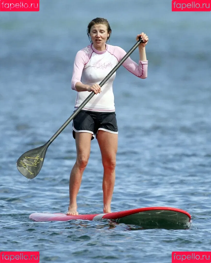 Sarah Chalke Onlyfans Photo Gallery 
