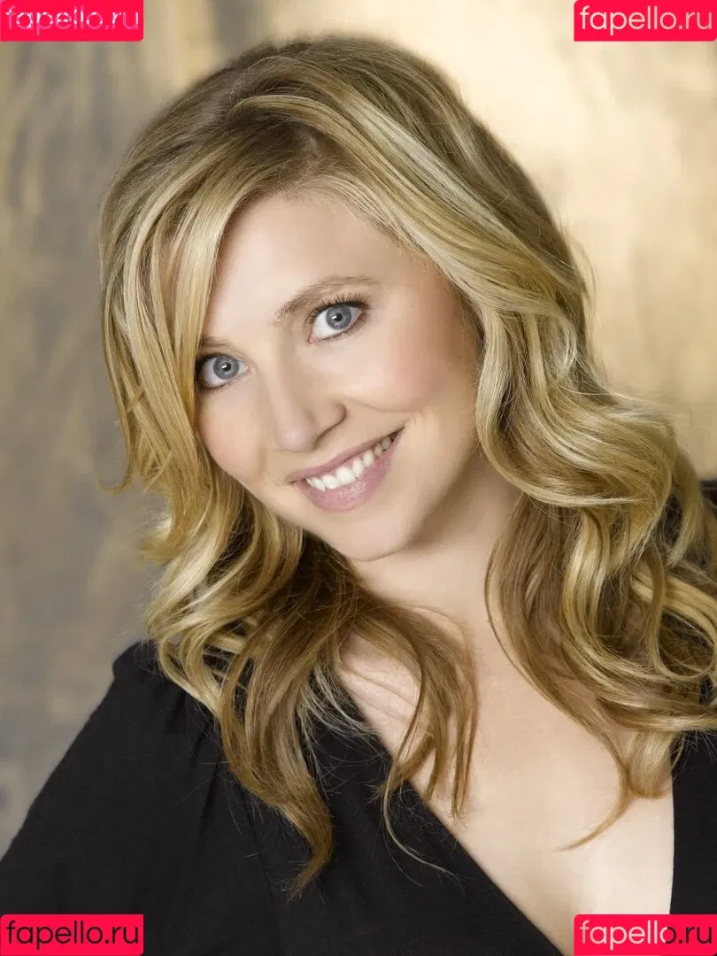 Sarah Chalke Onlyfans Photo Gallery 