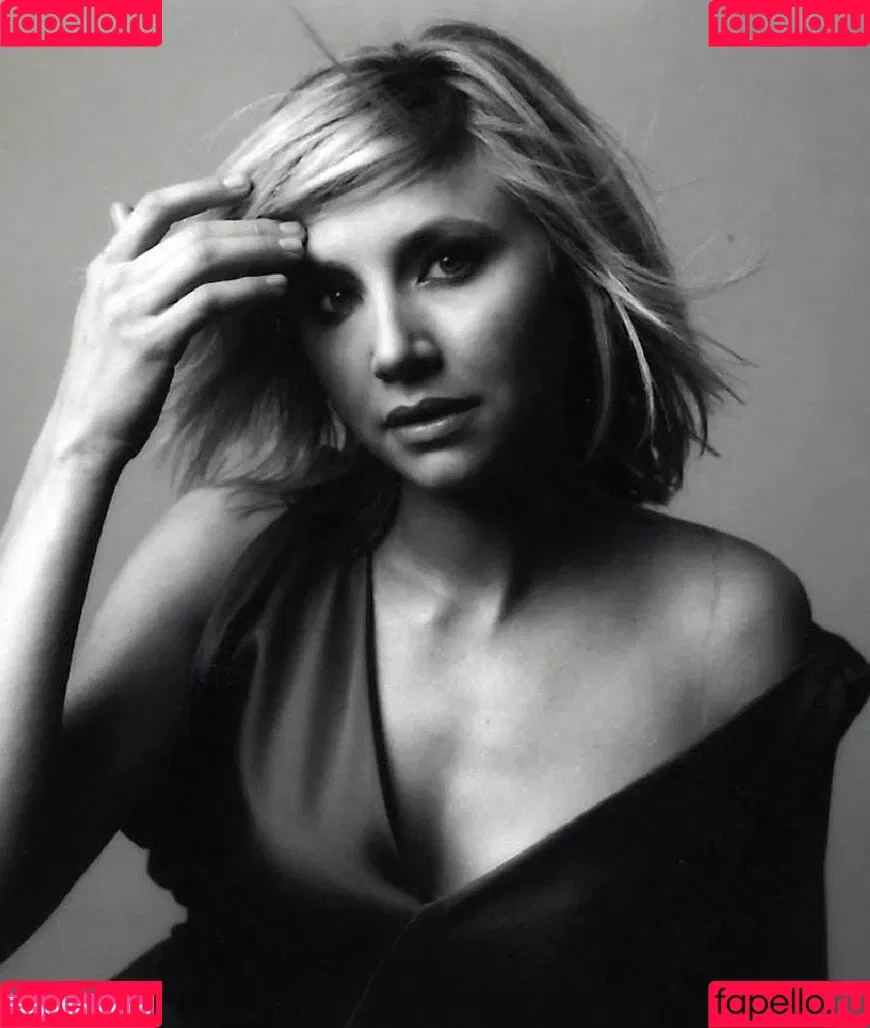 Sarah Chalke Onlyfans Photo Gallery 