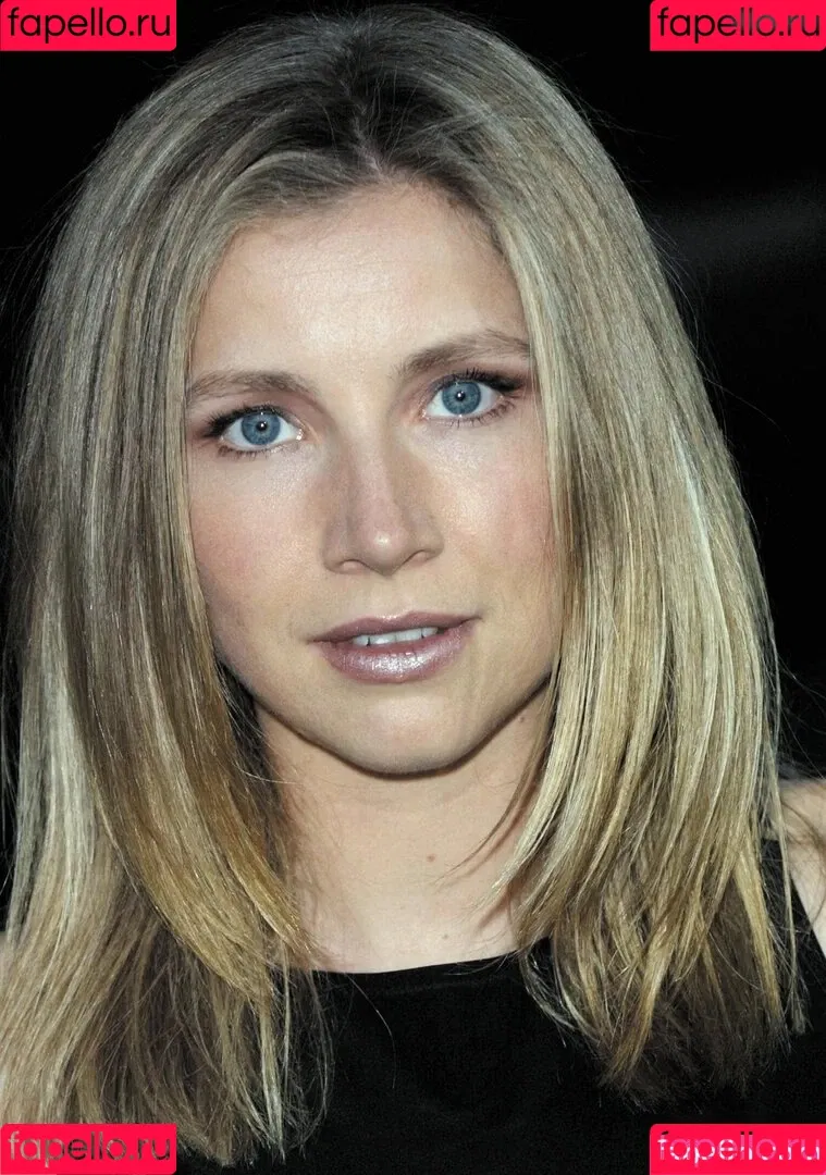 Sarah Chalke Onlyfans Photo Gallery 