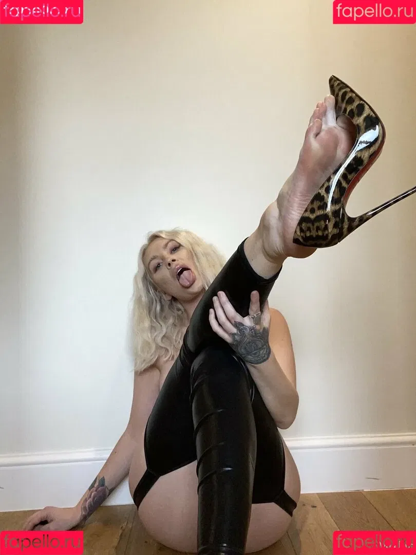 mikkib Onlyfans Photo Gallery 