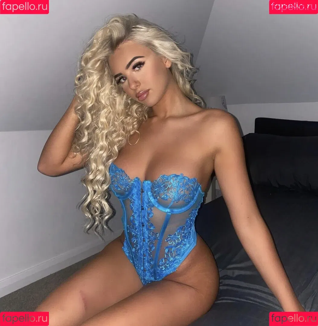 Ellie Coldwell Onlyfans Photo Gallery 
