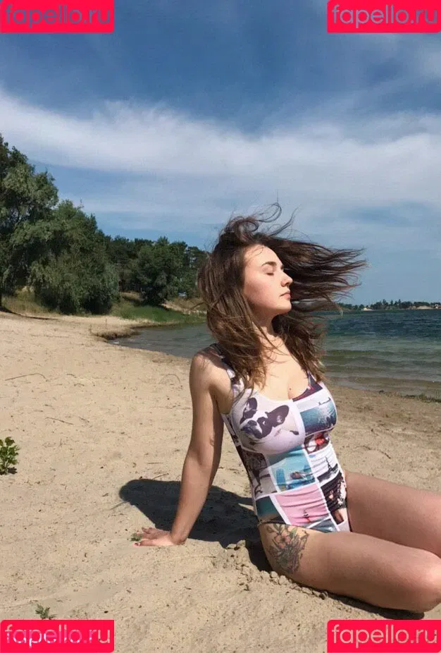 elinatwrk Onlyfans Photo Gallery 