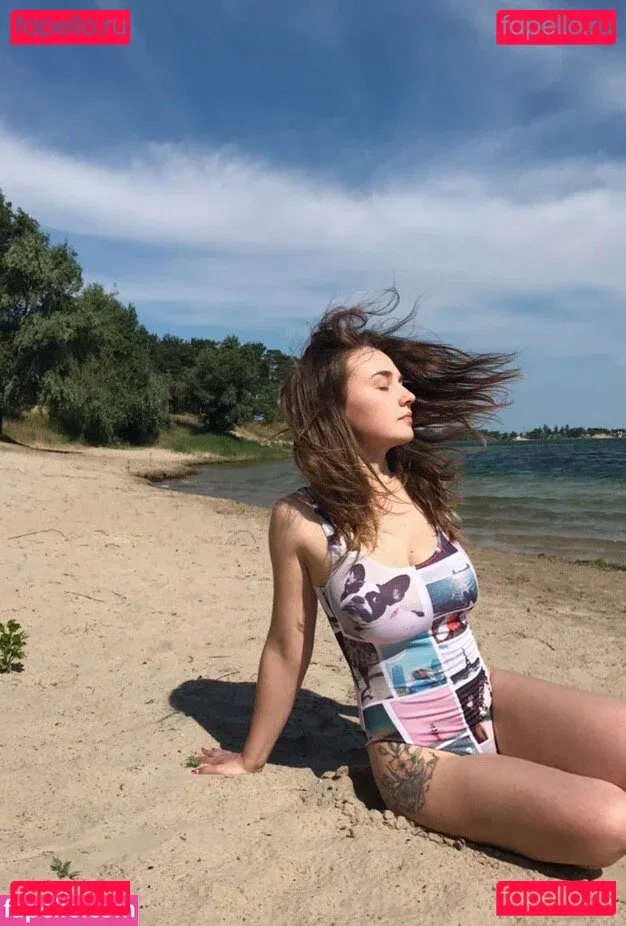 elinatwrk Onlyfans Photo Gallery 