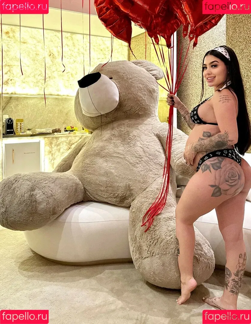 MC Mirella Onlyfans Photo Gallery 