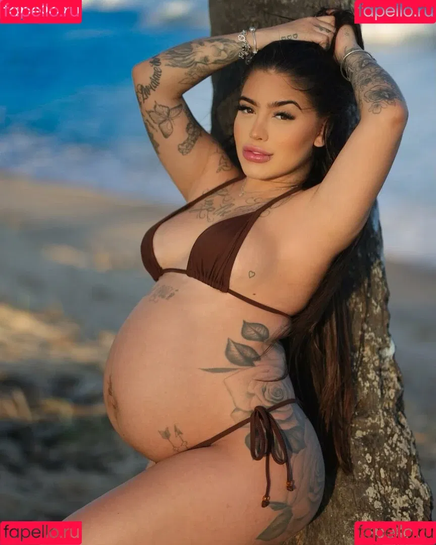 MC Mirella Onlyfans Photo Gallery 