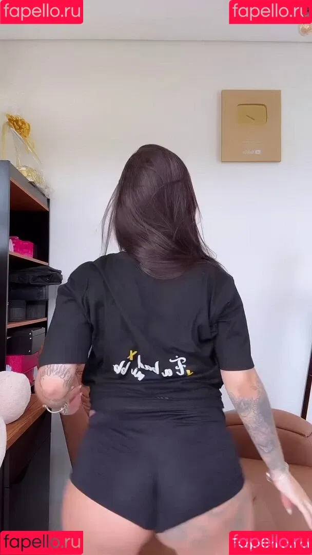 MC Mirella Onlyfans Photo Gallery 