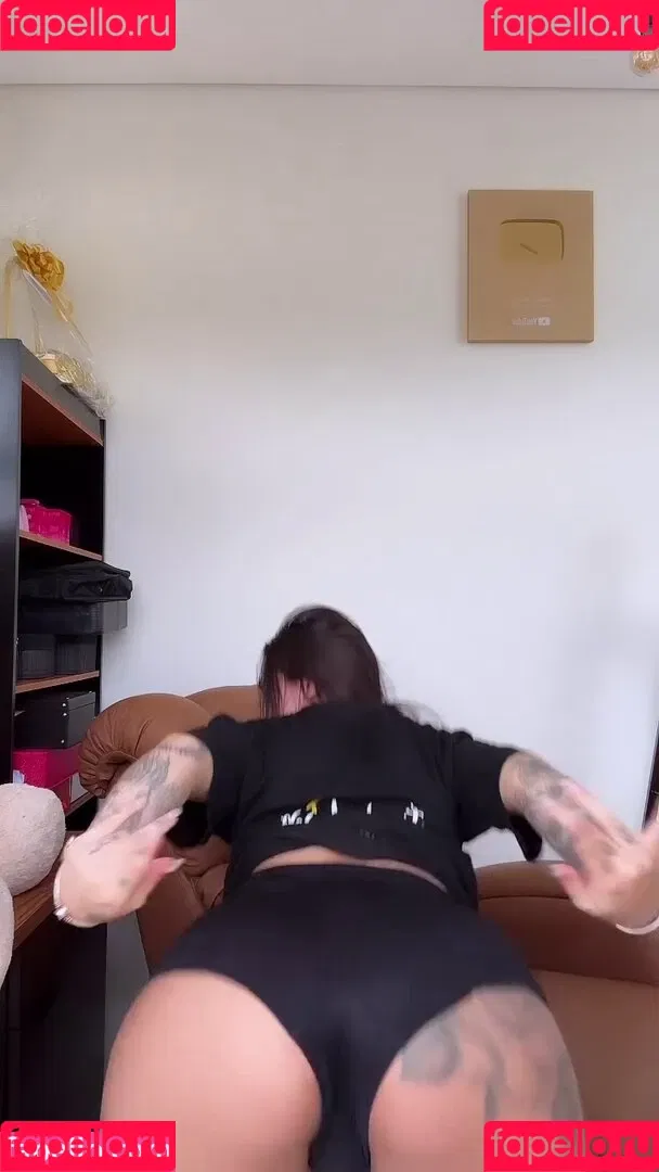 MC Mirella Onlyfans Photo Gallery 