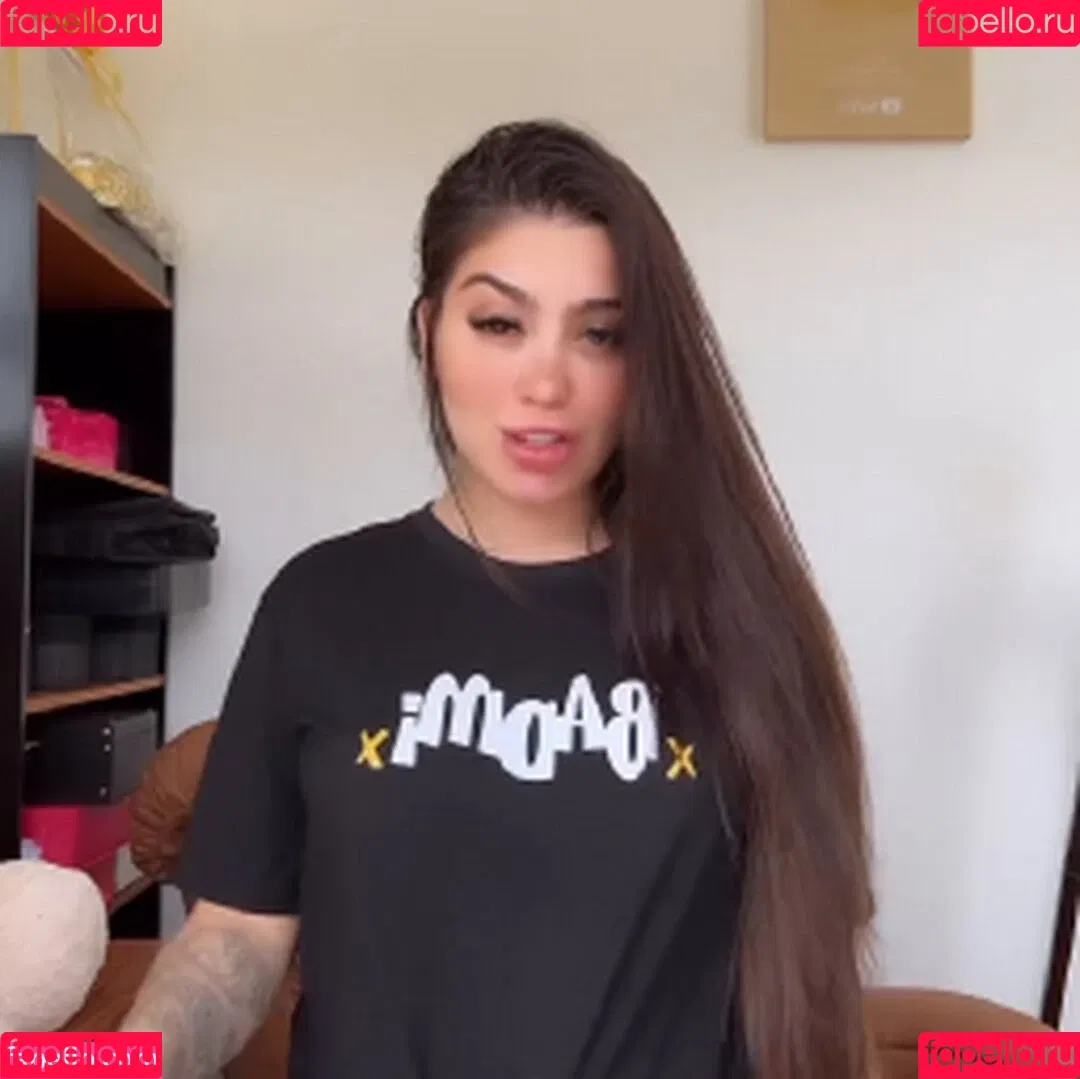 MC Mirella Onlyfans Photo Gallery 