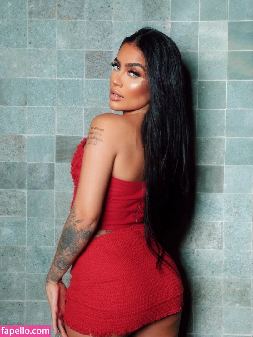 MC Mirella Onlyfans Photo Gallery 