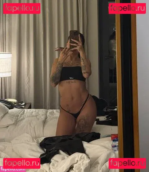 MC Mirella Onlyfans Photo Gallery 