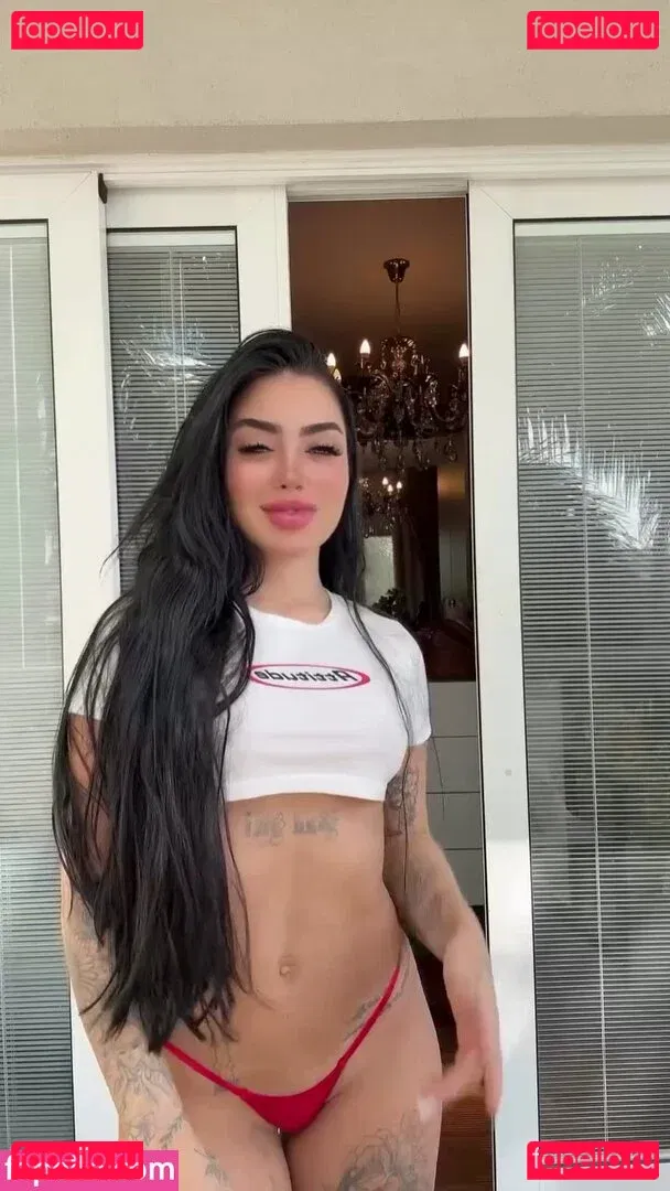 MC Mirella Onlyfans Photo Gallery 