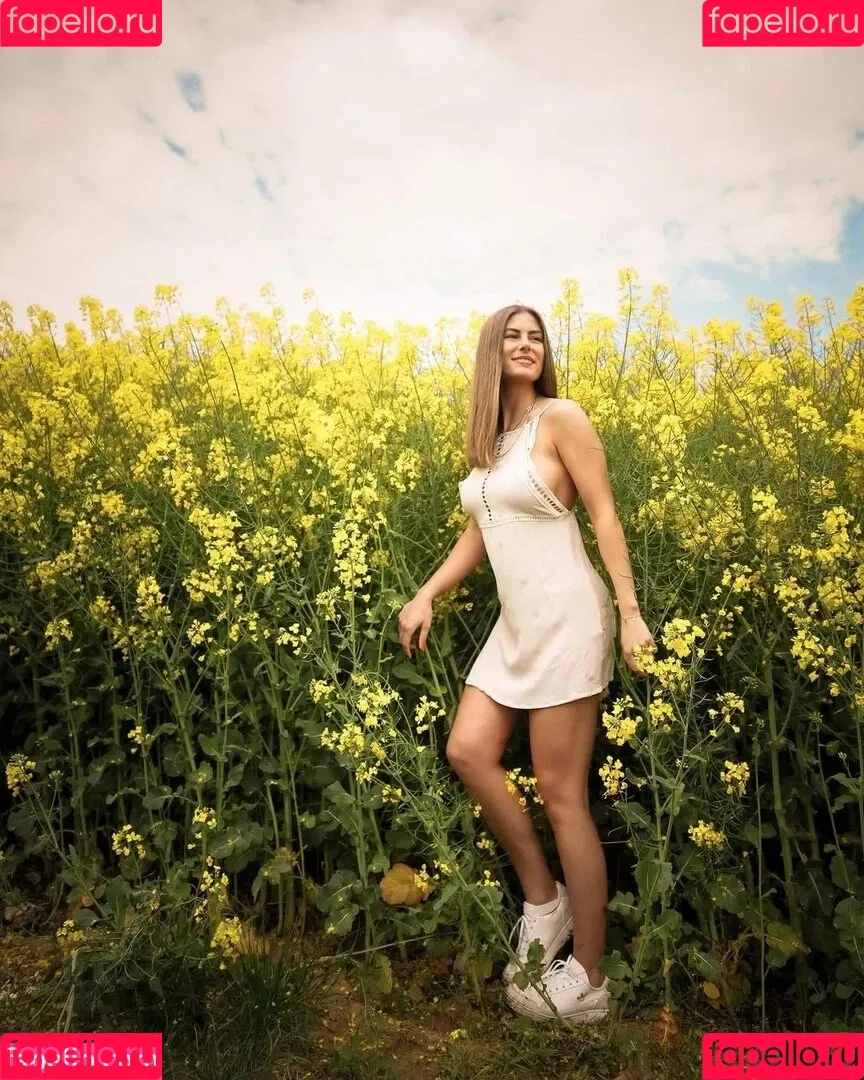 Sarah Follmann Onlyfans Photo Gallery 