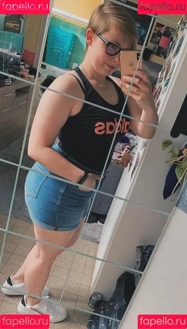 lauradenise98 Onlyfans Photo Gallery 