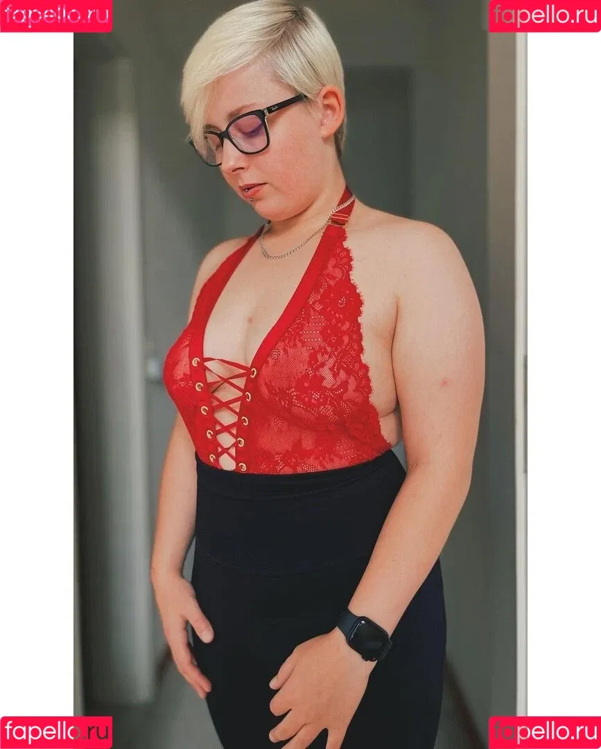 lauradenise98 Onlyfans Photo Gallery 