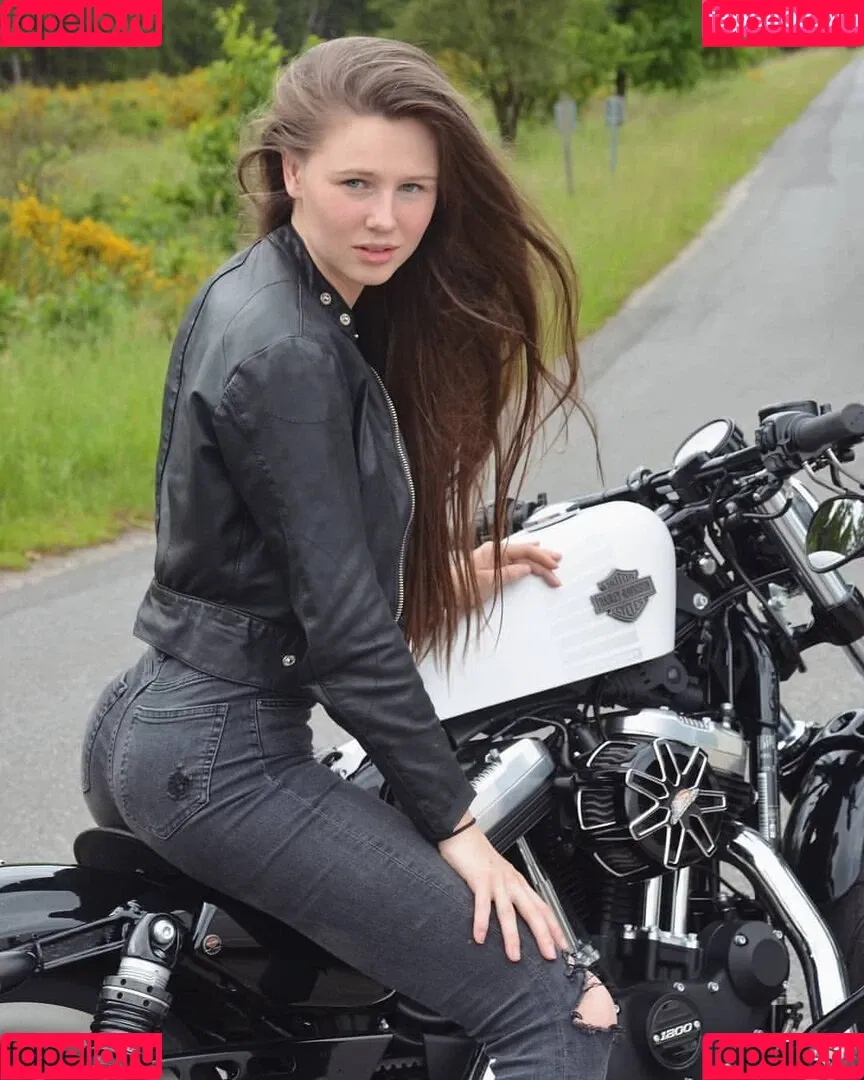 Affe auf Bike Onlyfans Photo Gallery 