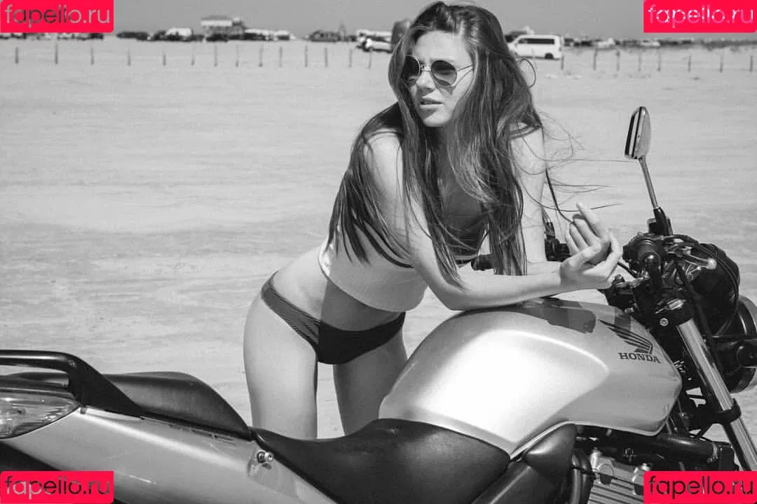 Affe auf Bike Onlyfans Photo Gallery 