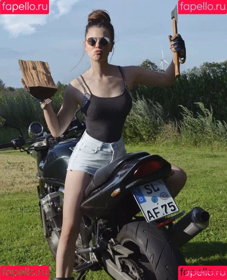 Affe auf Bike Onlyfans Photo Gallery 