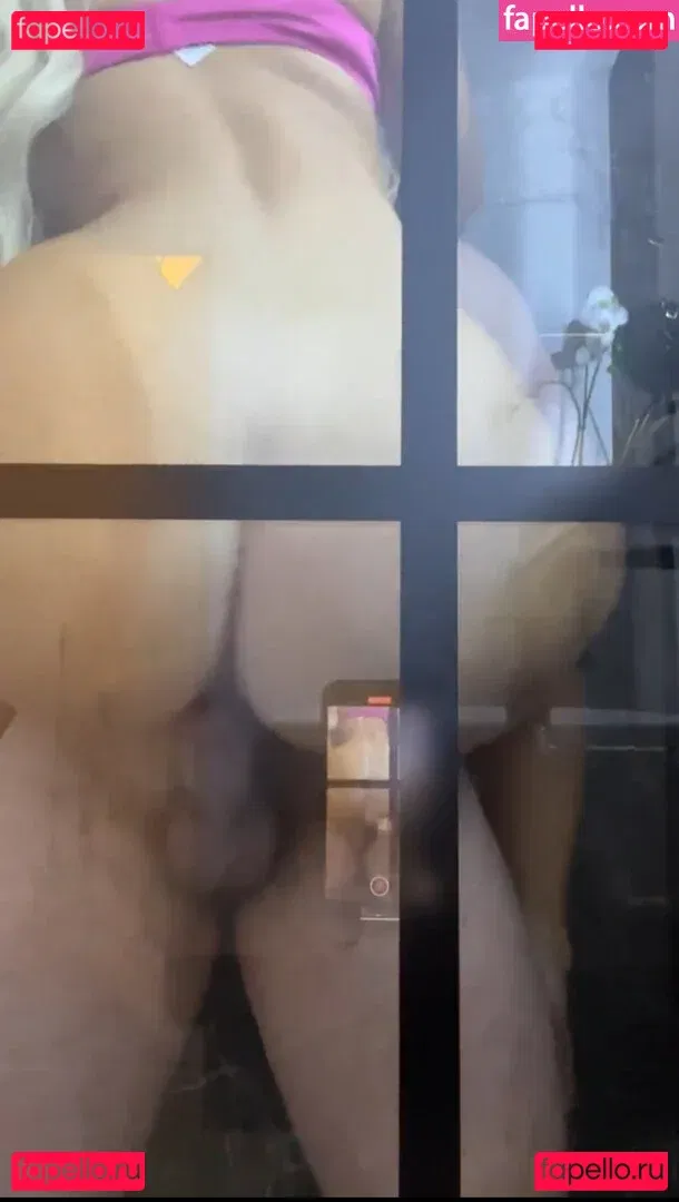 Ariagreyx Onlyfans Photo Gallery 