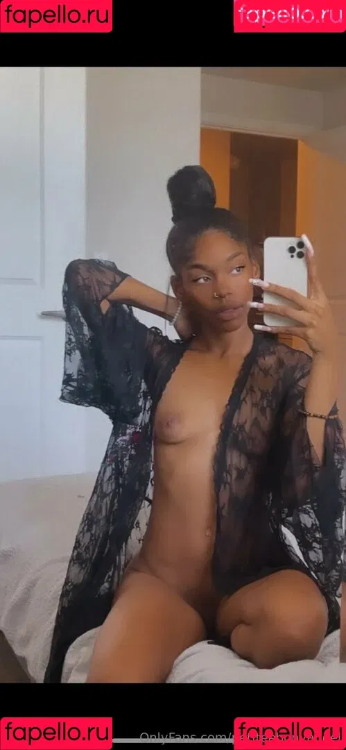 petiteebonyangel Onlyfans Photo Gallery 