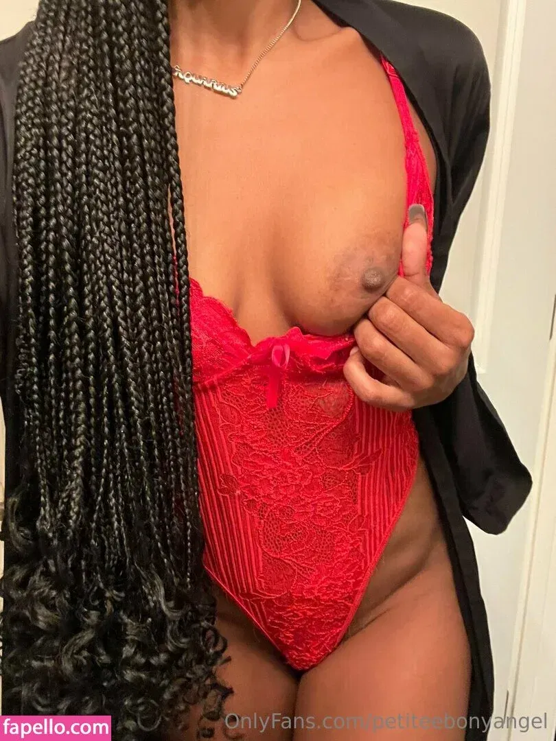 petiteebonyangel Onlyfans Photo Gallery 